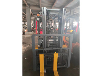 Carretilla elevadora diésel KOMATSU FD30: foto 4 Carretilla elevadora diésel KOMATSU FD30: foto 4