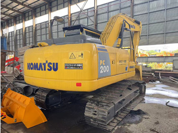 Excavadora de cadenas KOMATSU PC200-8: foto 2