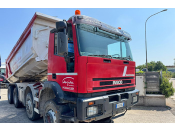 Volquete camión IVECO Trakker