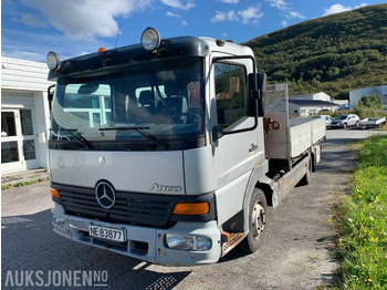 Leasing financiero de  2001 Mercedes-Benz 817L/36AT - 7500 kg - Liten lastebil med kran leasing 2001 Mercedes-Benz 817L/36AT - 7500 kg - Liten lastebil med kran: foto 1
