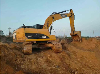 Excavadora CATERPILLAR 323D