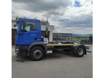 Multibasculante camión MAN TGM 18.340