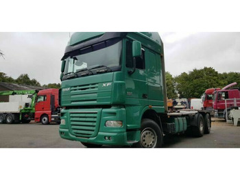 Camión forestal DAF XF 105 460