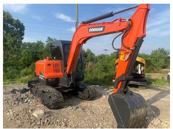 Excavadora de cadenas DOOSAN DH60