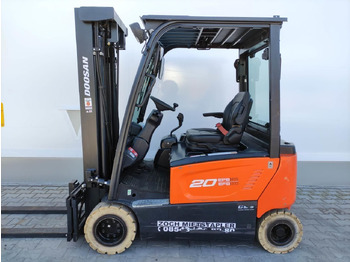 Carretilla elevadora eléctrica DOOSAN