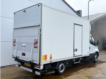 Furgoneta Iveco Daily 35S16 2.3 Automaat Laadklep LED Climate Control Cruise Control Standkachel Camera Navigatie Koffer Bakwagen Meubelbak: foto 3 Furgoneta Iveco Daily 35S16 2.3 Automaat Laadklep LED Climate Control Cruise Control Standkachel Camera Navigatie Koffer Bakwagen Meubelbak: foto 3