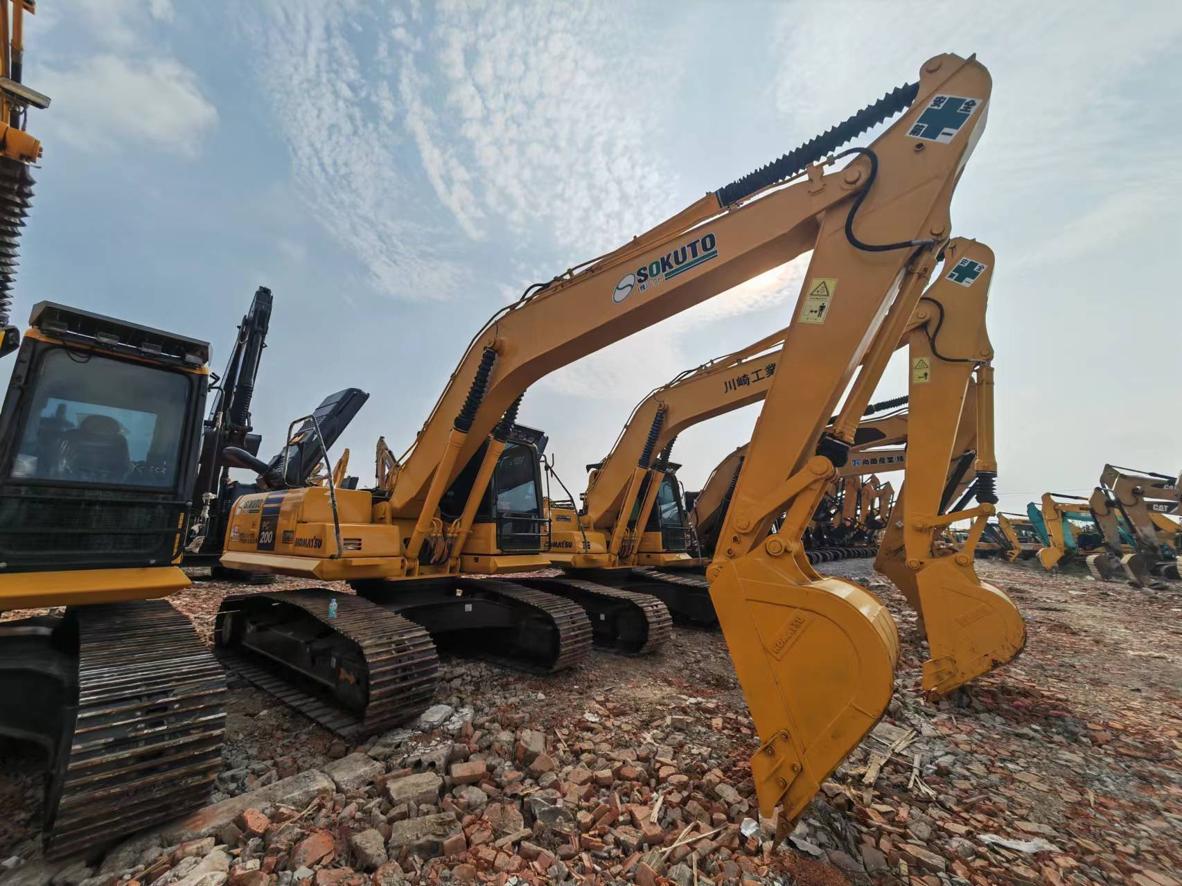 Excavadora de cadenas KOMATSU PC200