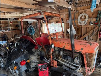 Tractor MASSEY FERGUSON