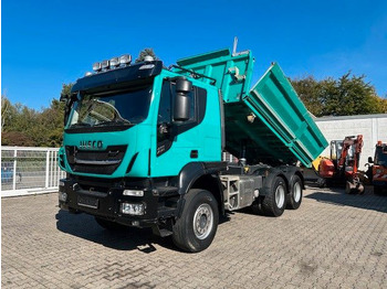 Volquete camión IVECO Stralis
