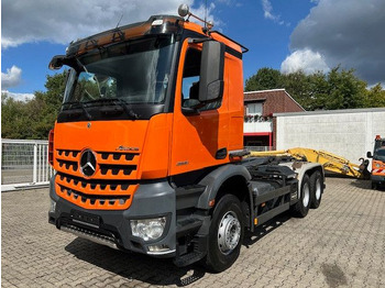 Multibasculante camión MERCEDES-BENZ Arocs 2651