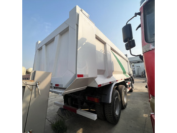 Camión caja cerrada nuevo SINOTRUK HOWO: foto 2