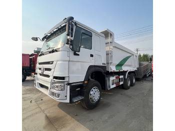 Camión caja cerrada SINOTRUK HOWO