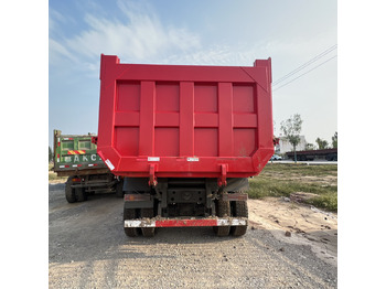 Camión caja cerrada SINOTRUK HOWO: foto 3