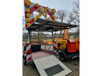 Remolque Nissen Absperrtafel Verkehrssicherungsanhänger Sperrwand VZ616: foto 4