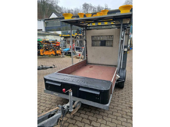 Remolque Nissen Absperrtafel Verkehrssicherungsanhänger Sperrwand VZ616: foto 3