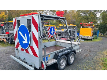 Remolque Trebbiner FAZ LRF FAT Absperrtafel Fahrbare Sperrwand Verkehrsleittafel Verkehrsleitanhänger Verkehrssicherungsanhänger: foto 3