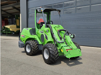 Minicargadora de cadenas AVANT