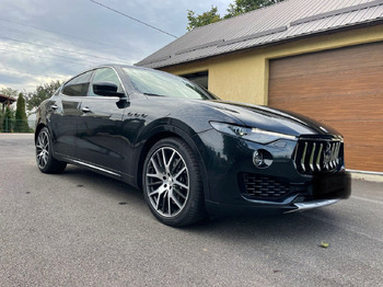 SUV/ Todoterreno MASERATI LEVANTE 4X4: foto 4