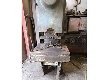 Máquina para metal