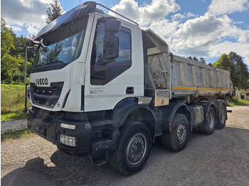 Volquete camión IVECO Trakker