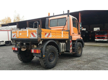 Vehículo municipal UNIMOG U300