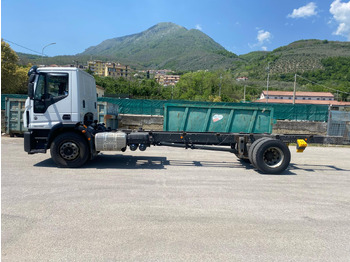 Chasis camión IVECO EUROCARGO 180-320: foto 4