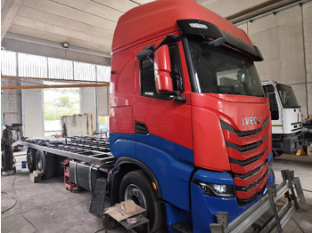 Camión caja abierta IVECO S-WAY
