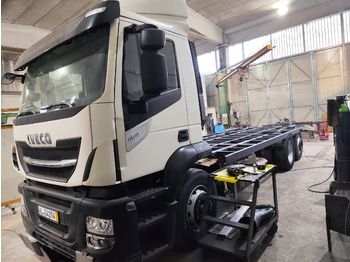 Camión caja abierta IVECO Stralis