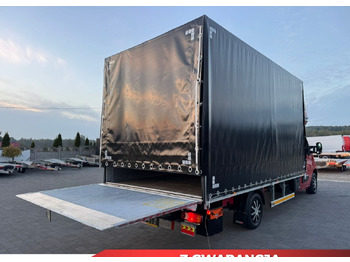 Furgoneta con caja de lona RENAULT