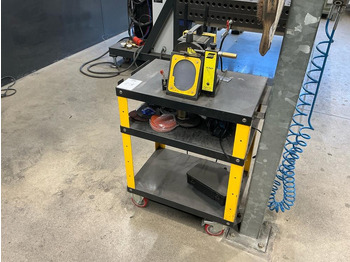 Máquina para metal