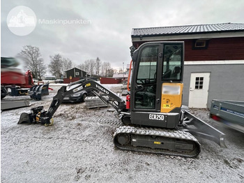 Miniexcavadora VOLVO ECR25D