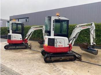 Miniexcavadora TAKEUCHI TB23R