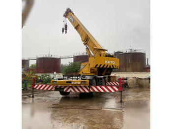 Grúa para terrenos difíciles KATO