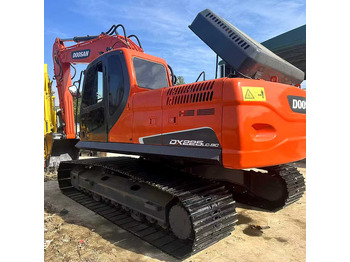 Excavadora DOOSAN DX225