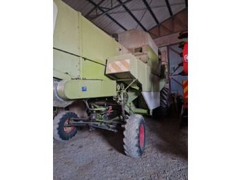 Cosechadora de granos CLAAS Dominator