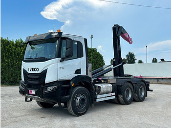 Multibasculante camión IVECO Trakker