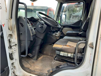 Foto del interior 1: Chasis camión Renault MIDLUM 220 Foto del interior 1: Chasis camión Renault MIDLUM 220