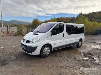 Furgoneta de pasajeros RENAULT Trafic