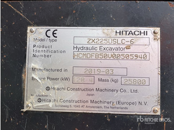 Excavadora de cadenas HITACHI ZX225USLC-6