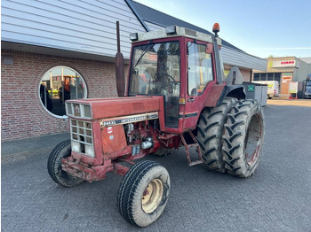 Tractor INTERNATIONAL