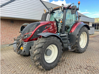 Tractor VALTRA T174