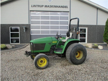 Tractor JOHN DEERE