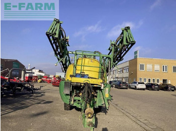 Pulverizador arrastrado JOHN DEERE