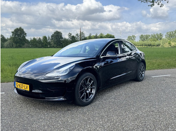 Sedan TESLA