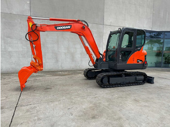 Excavadora de cadenas DOOSAN DX60