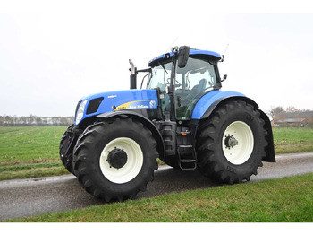 Tractor NEW HOLLAND - 2011 - T7070 - ALL-WHEEL DRIVE FARM TRACTOR: foto 2 Tractor NEW HOLLAND - 2011 - T7070 - ALL-WHEEL DRIVE FARM TRACTOR: foto 2