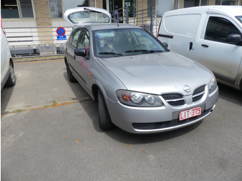 Coche NISSAN