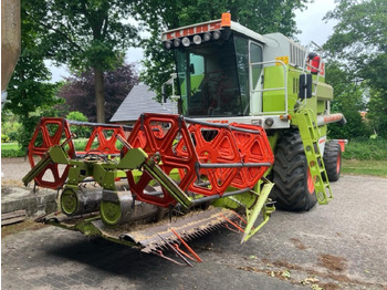 Cosechadora de granos CLAAS Dominator