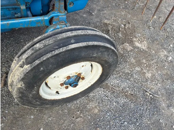 Tractor FORD 3600 C/W FRONT LOADER: foto 4