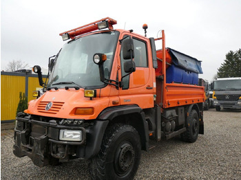 Máquina quitanieve UNIMOG U500